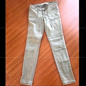 Hollister Jeans, Size 1, 25” waist, stylish! 🤗